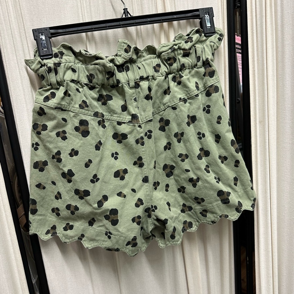 G.I.L.I. Olive and Black Floral High Waist Shorts - Picture 3 of 3